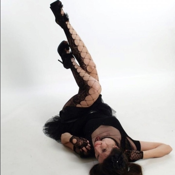 Meet your Posher, Bess - Picture 2 of 2